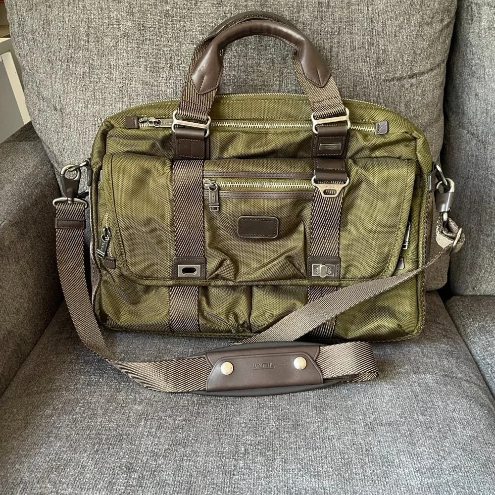 Tumi Alpha Bravo Pinckey Flap Brief    New without Tag